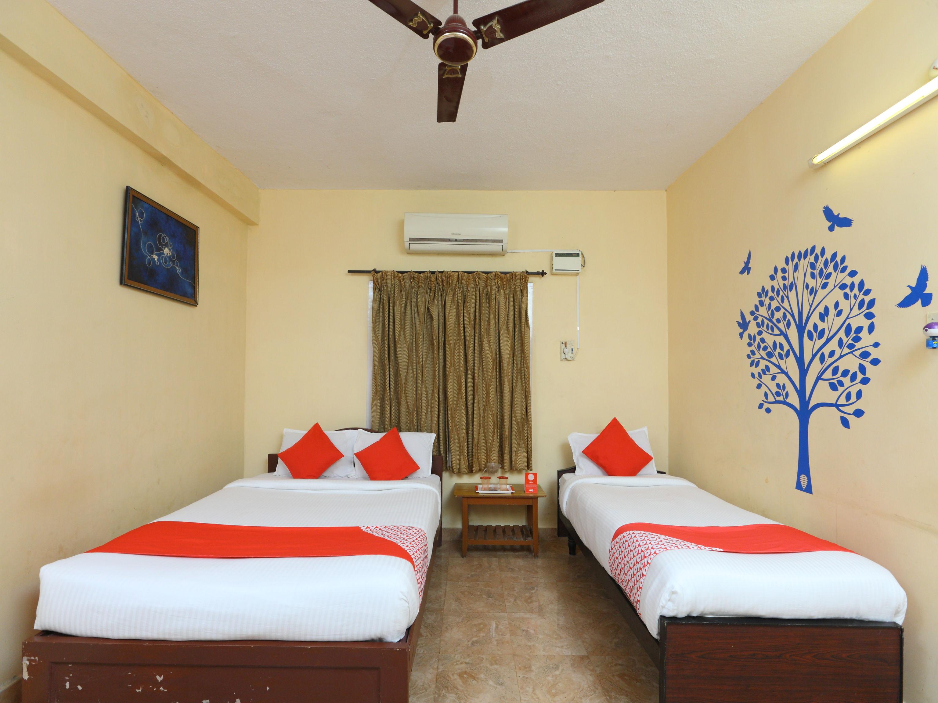 Hotel Oyo 4418 Royal Mass Club à Chennai Extérieur photo