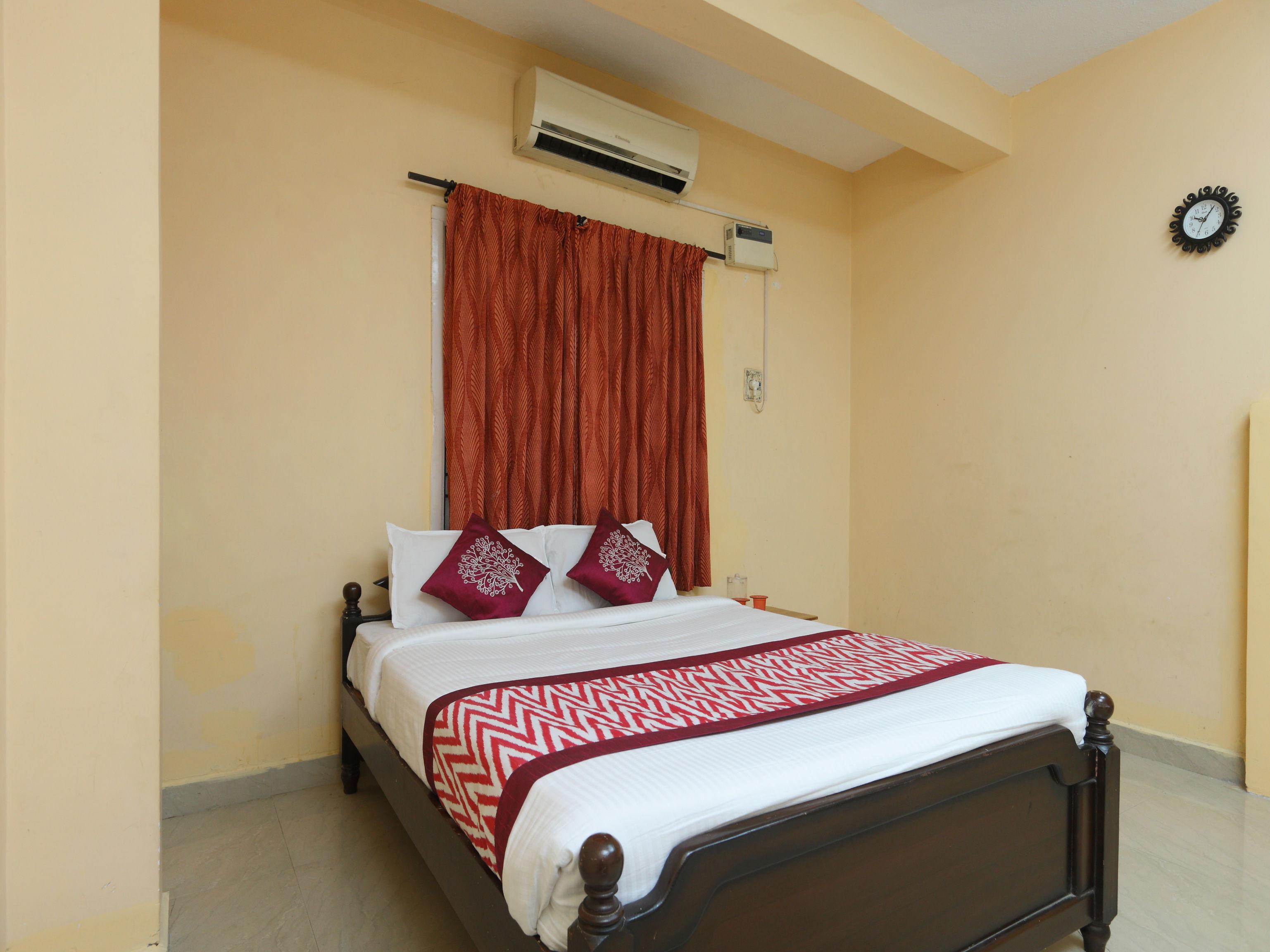 Hotel Oyo 4418 Royal Mass Club à Chennai Extérieur photo