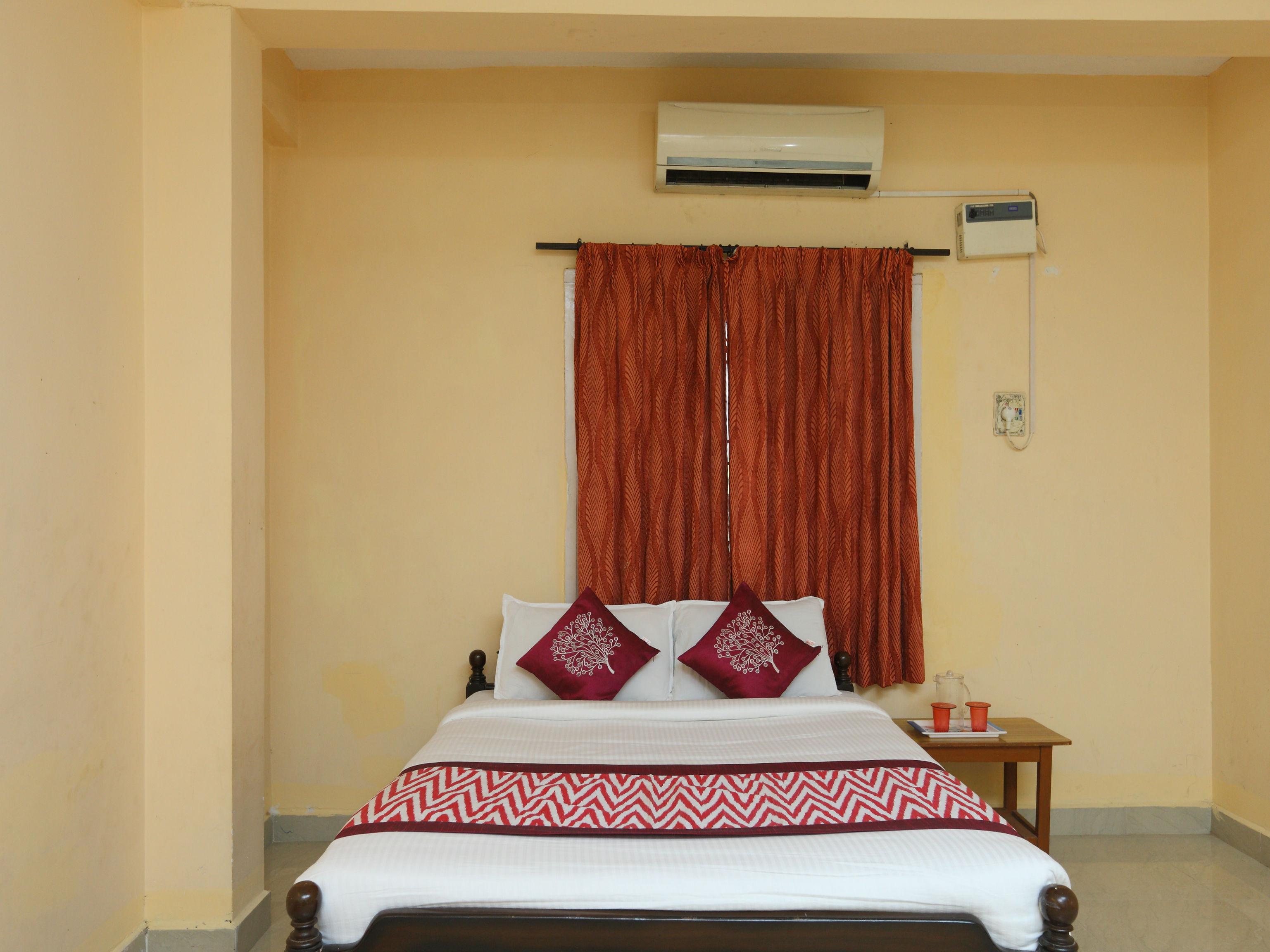 Hotel Oyo 4418 Royal Mass Club à Chennai Extérieur photo