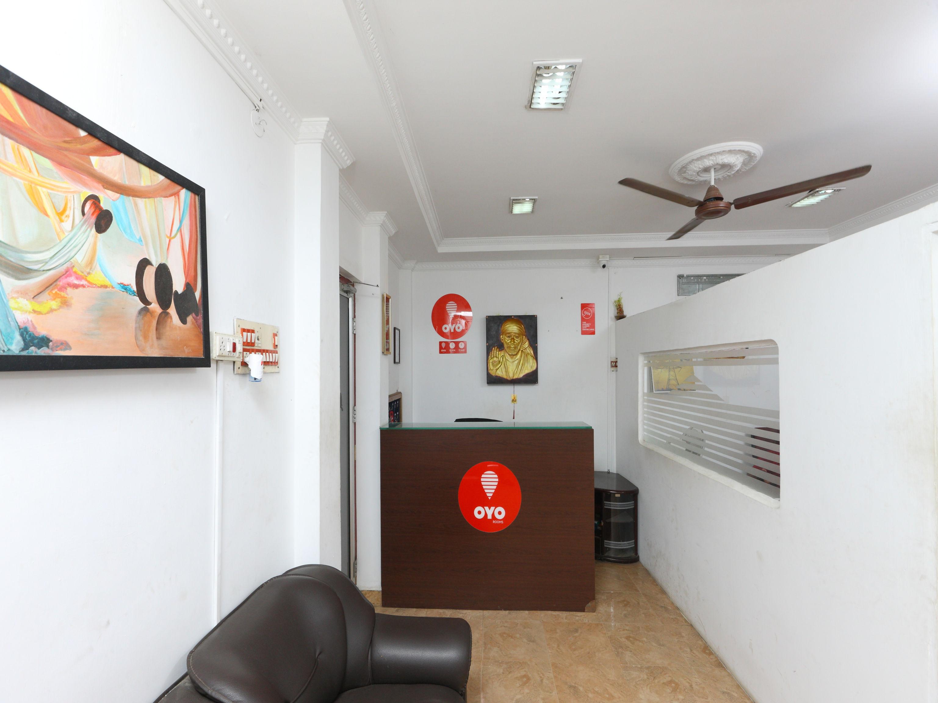 Hotel Oyo 4418 Royal Mass Club à Chennai Extérieur photo
