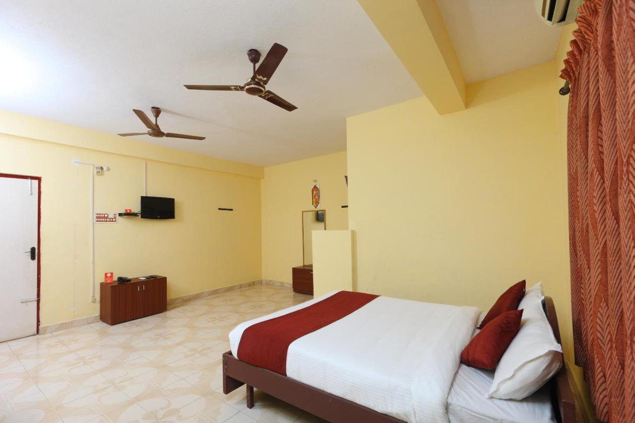 Hotel Oyo 4418 Royal Mass Club à Chennai Extérieur photo